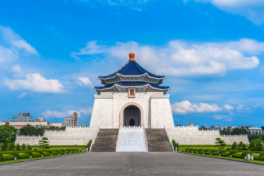 【台湾】クロスボーダーeコマース税籍登録基準額引上げおよび改正中小企業発展条例に基づく「新規雇用」「従業員昇給」に対する割増損金算入について